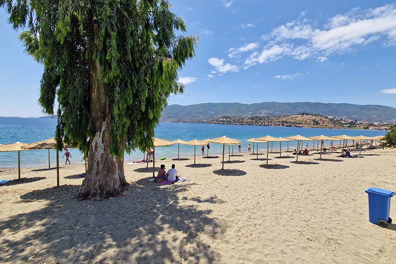 askeli beach in poros island